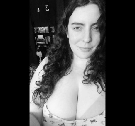 Kara Greene naked model img