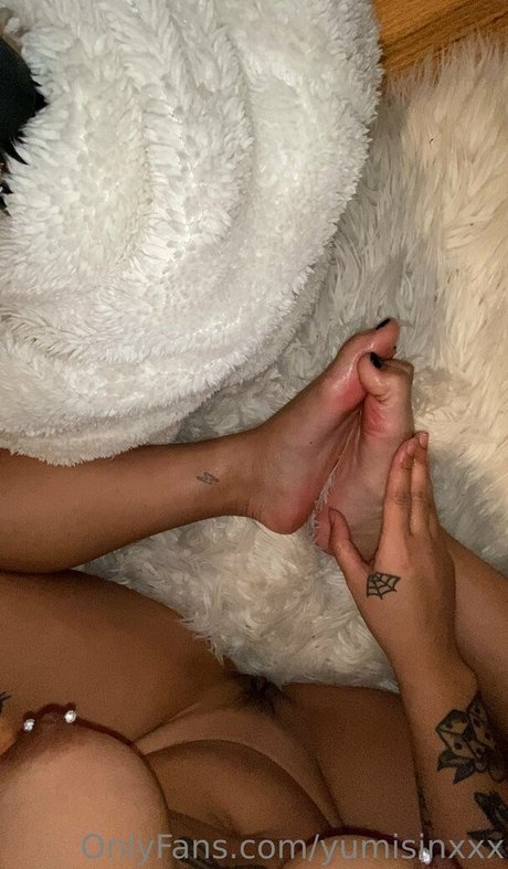 Yumisinxxx star nude pics