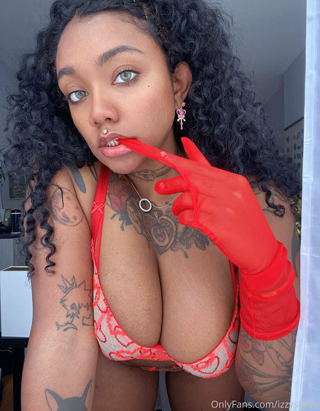 izzysaeko star sexy picture