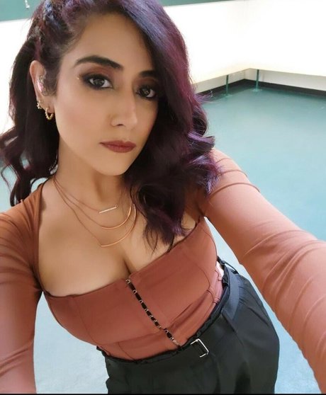 Jonita Gandhi star image