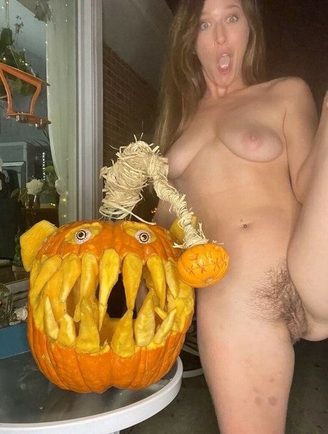 Reese Leon erotic model img