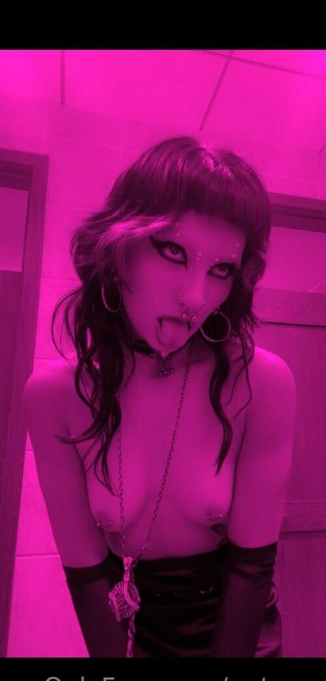gutwax pornstar nude image