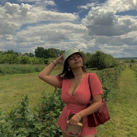 Nada C sexy actress pic