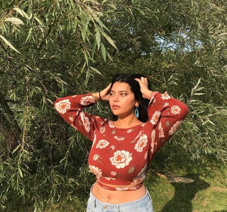 Nada C sexy star image