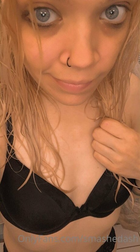 smashedash nude model img