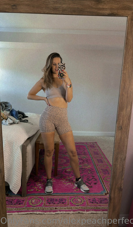 alexpeachperfect pretty model pics