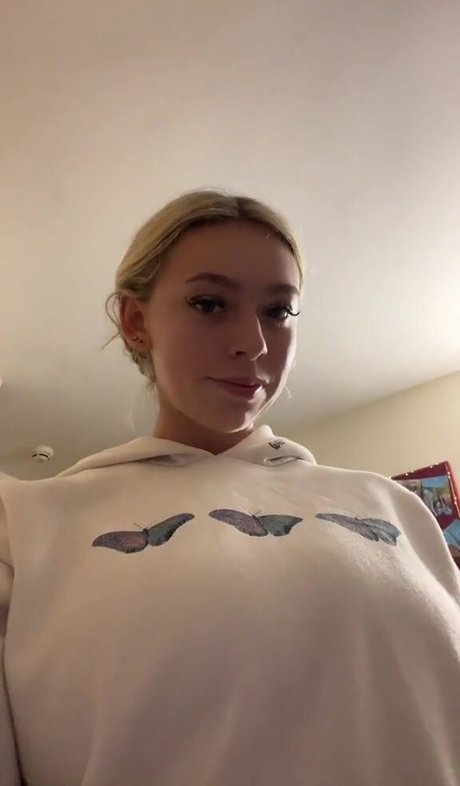 Isabella B pornstar naked picture