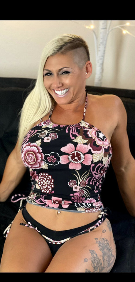QueenKarma naked pornstar galleries