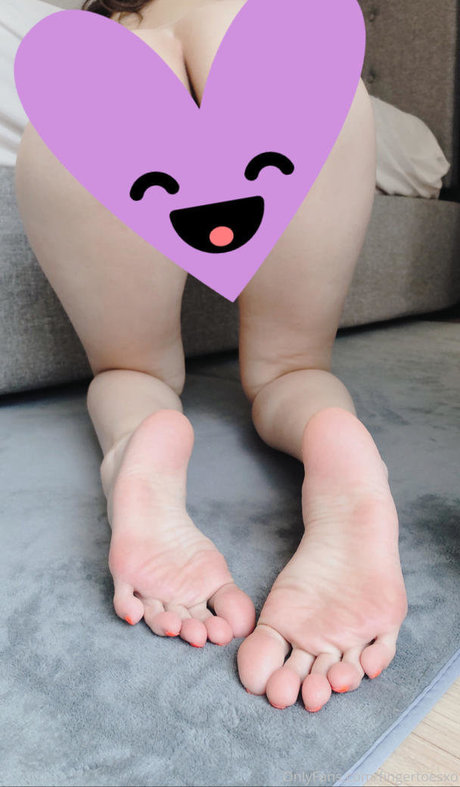 Fingertoesxo pornstar nice img