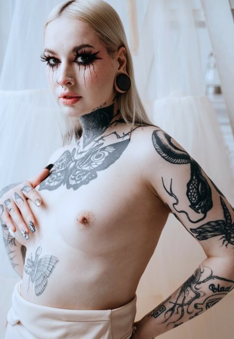 dariamilk naked model picture