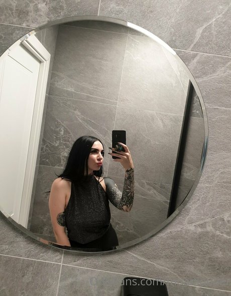 moanlouder star naked pictures