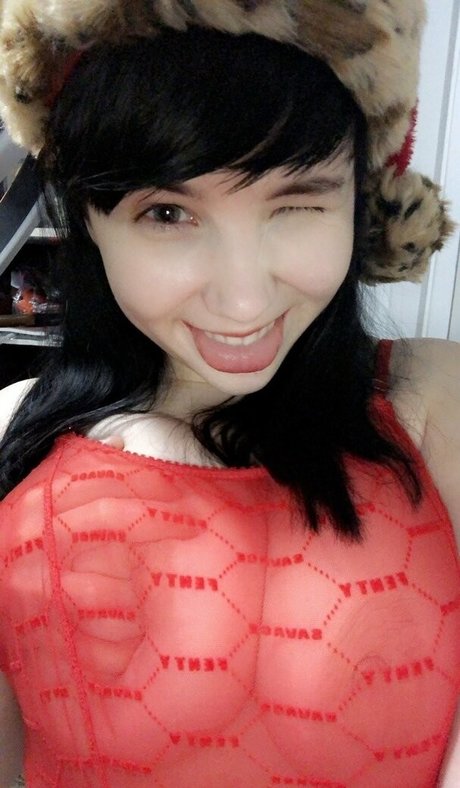 invadernoodles nudes model image