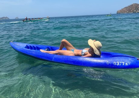 Ana Henao hd actress gallery