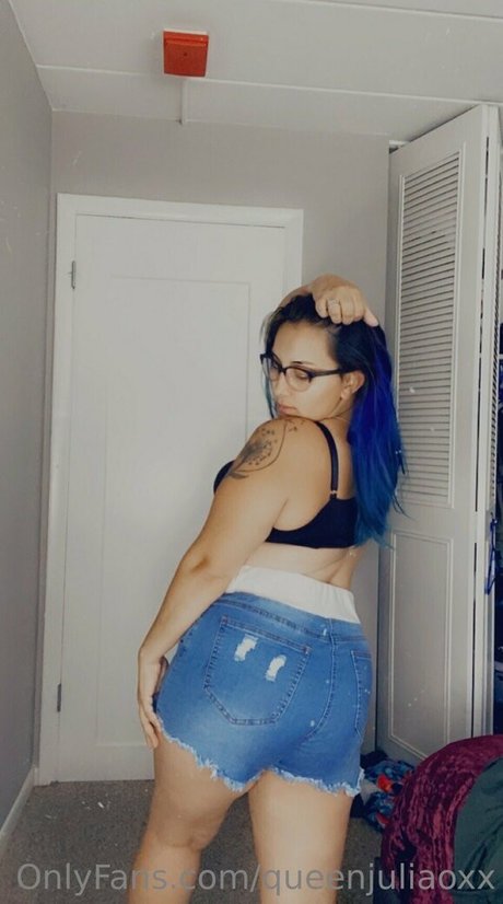 queenjuliaoxx nudes model galleries