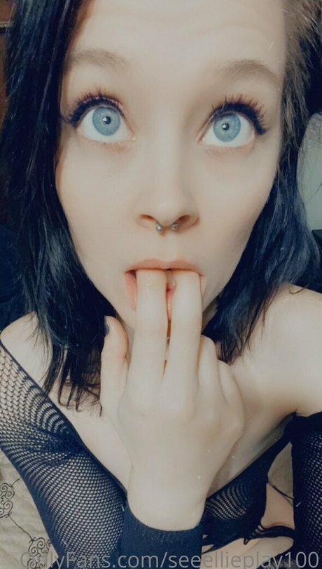 seeellieplay100 high quality model photo