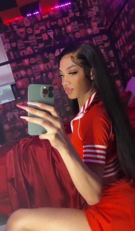 MswetwetBanks sexy actress image