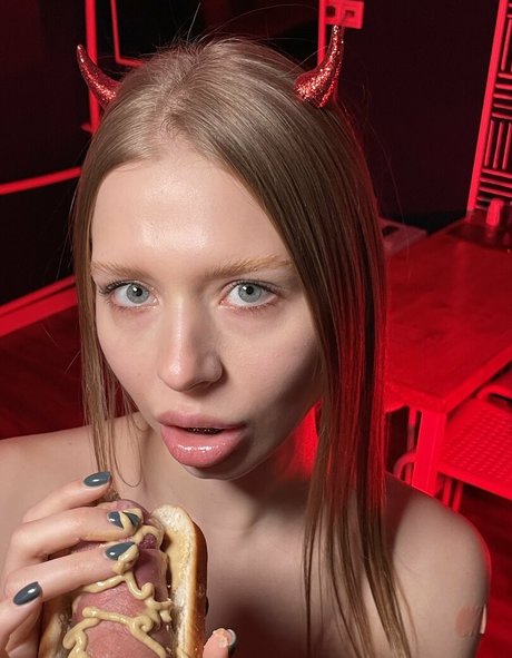 lickmypic adult model photo