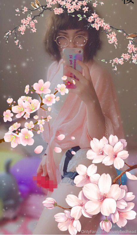 lovelybedhead sexy model pic
