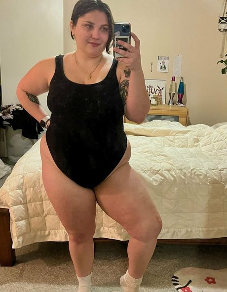 squishwhore model picture