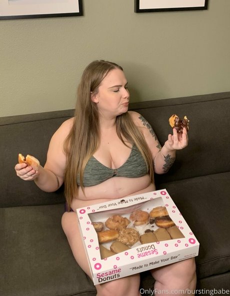 burstingbabe art model pics