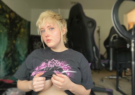 holykoley exclusive model pics