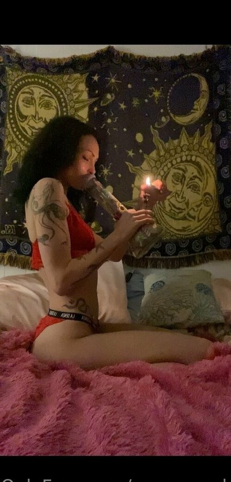 blossoming vixen model photos