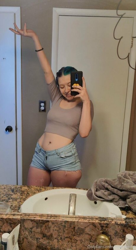 misspeachtea1 model pic