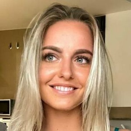 skyblondee adult actress pictures