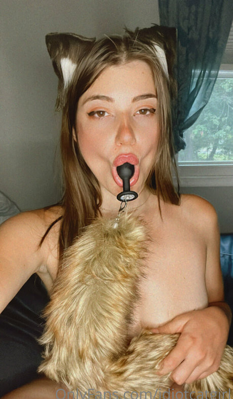 idiotcatgirl model adult pic