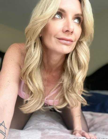 freeteravee pornstar nude picture