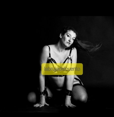 labrujadelcuento model best picture