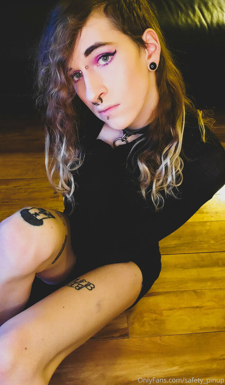 Safety Pinup xxx pornstar photos
