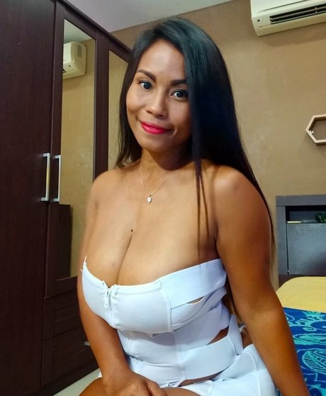 PaulaThai hot star picture