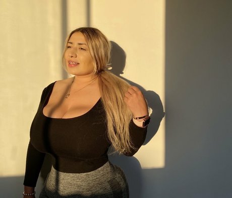 asshole onlyfans top image