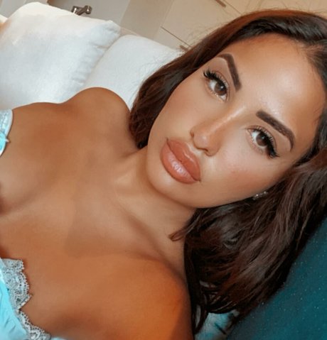 Helia Soltani pornstar pretty picture
