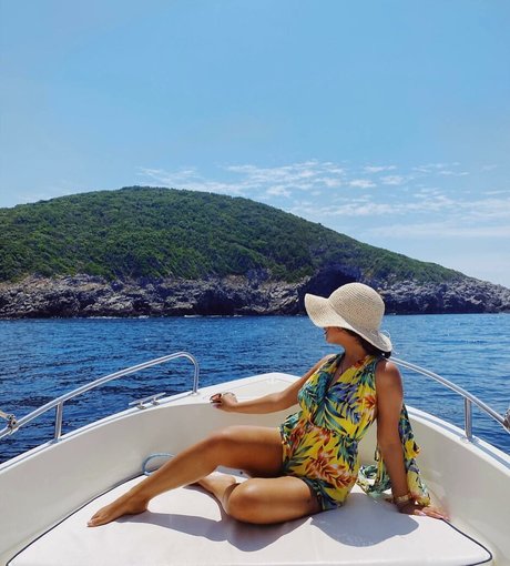 Helia Soltani star perfect pic