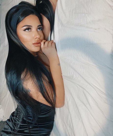 Helia Soltani star high quality archive