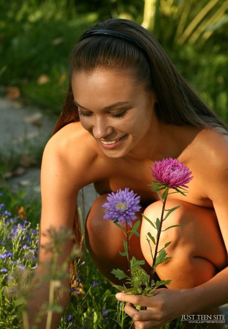 Freya A art actress photo