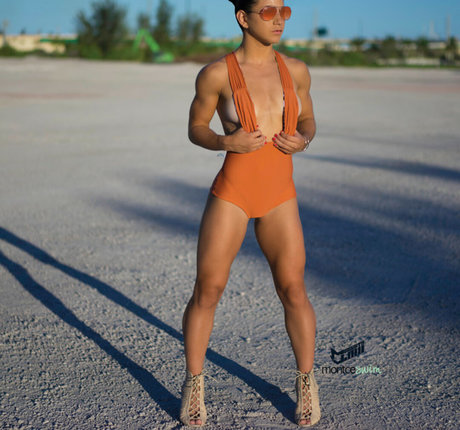 Tecia Torres nude model img