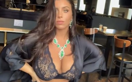 Tami Bar sexy star image