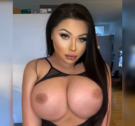 siliconebarbie erotic pornstar img