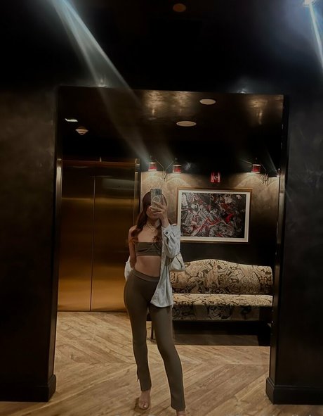 lifewithalicia nude model galleries