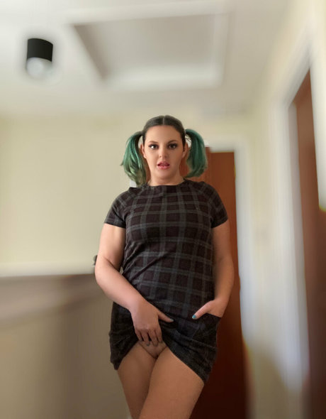daizeeblu model erotic pics