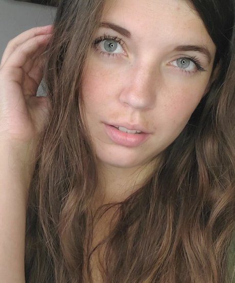 Lisa ASMR pornstar naked pics