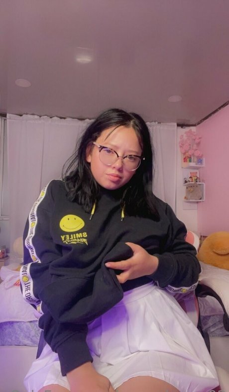 maruchan  02 xxx model image