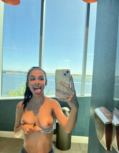 lucindaa09 nude model img