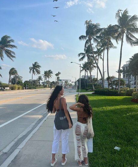 Schlenker Sisters star art photos