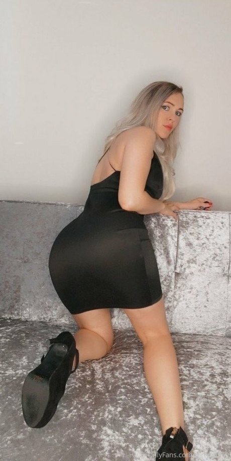 Dirtymilf69 model beautiful photo