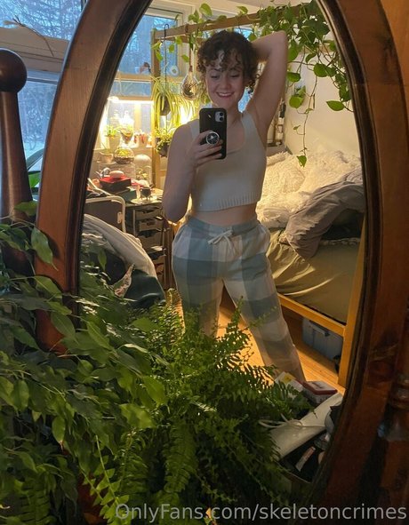 skeletoncrimes sexy model pic