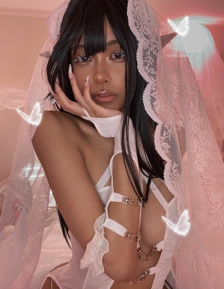 Reina Delic model pretty archive